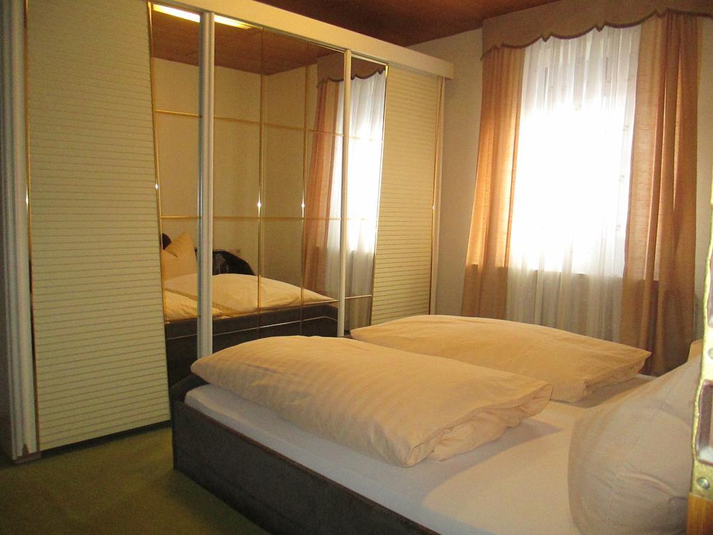 Gastehaus Kranzfelder Hotel ซุสมาร์สเฮาเซน ภายนอก รูปภาพ